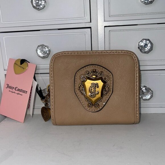 NWT Juicy Couture Beige Wallet with Gold Emblem - Picture 4 of 8
